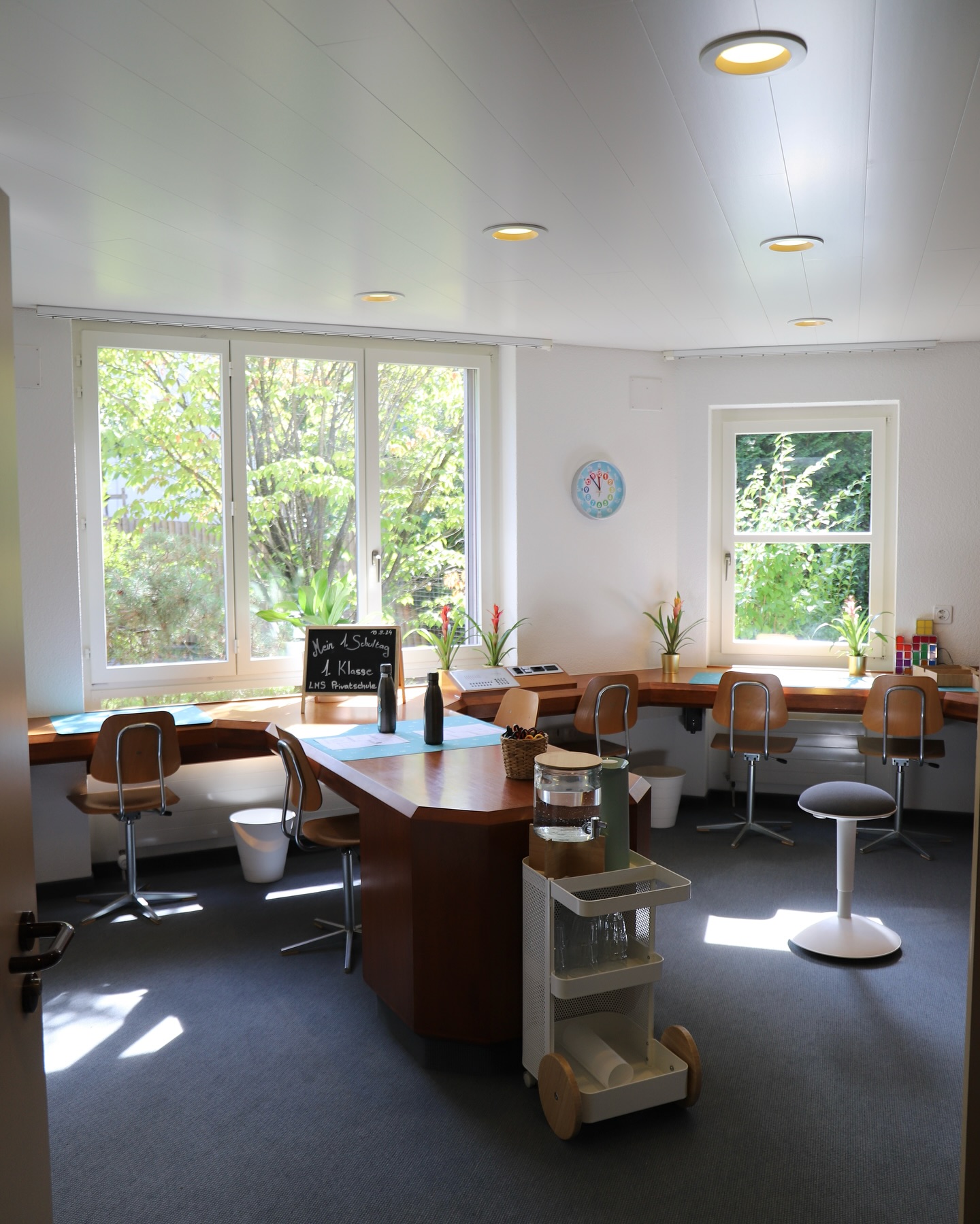 Bild aus dem Instagram-Beitrag &laquo;Unser erster Schultag an der Privatschule war ein voller Erfolg!&raquo;