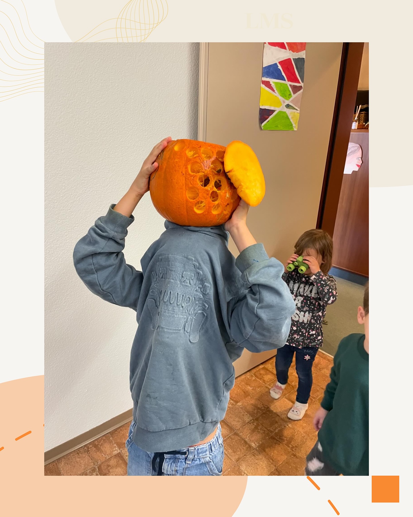 Bild aus dem Instagram-Beitrag &laquo;Halloween steht vor der T&uuml;r und unsere Schule ist bereit!&raquo;