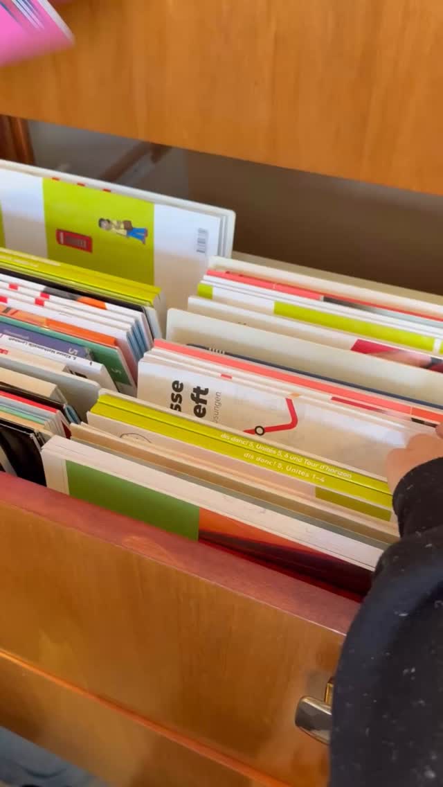 Bild aus dem Instagram-Beitrag &laquo;Im Englischunterricht an der LMS Privatschule geht es nicht nur um B&uuml;cher, wir &hellip;&raquo;