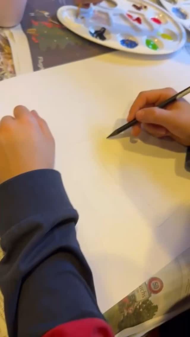 Bild aus dem Instagram-Beitrag &laquo;Unser heutiger Kunstunterricht an der Privatschule war ein kreatives Highlight!&raquo;