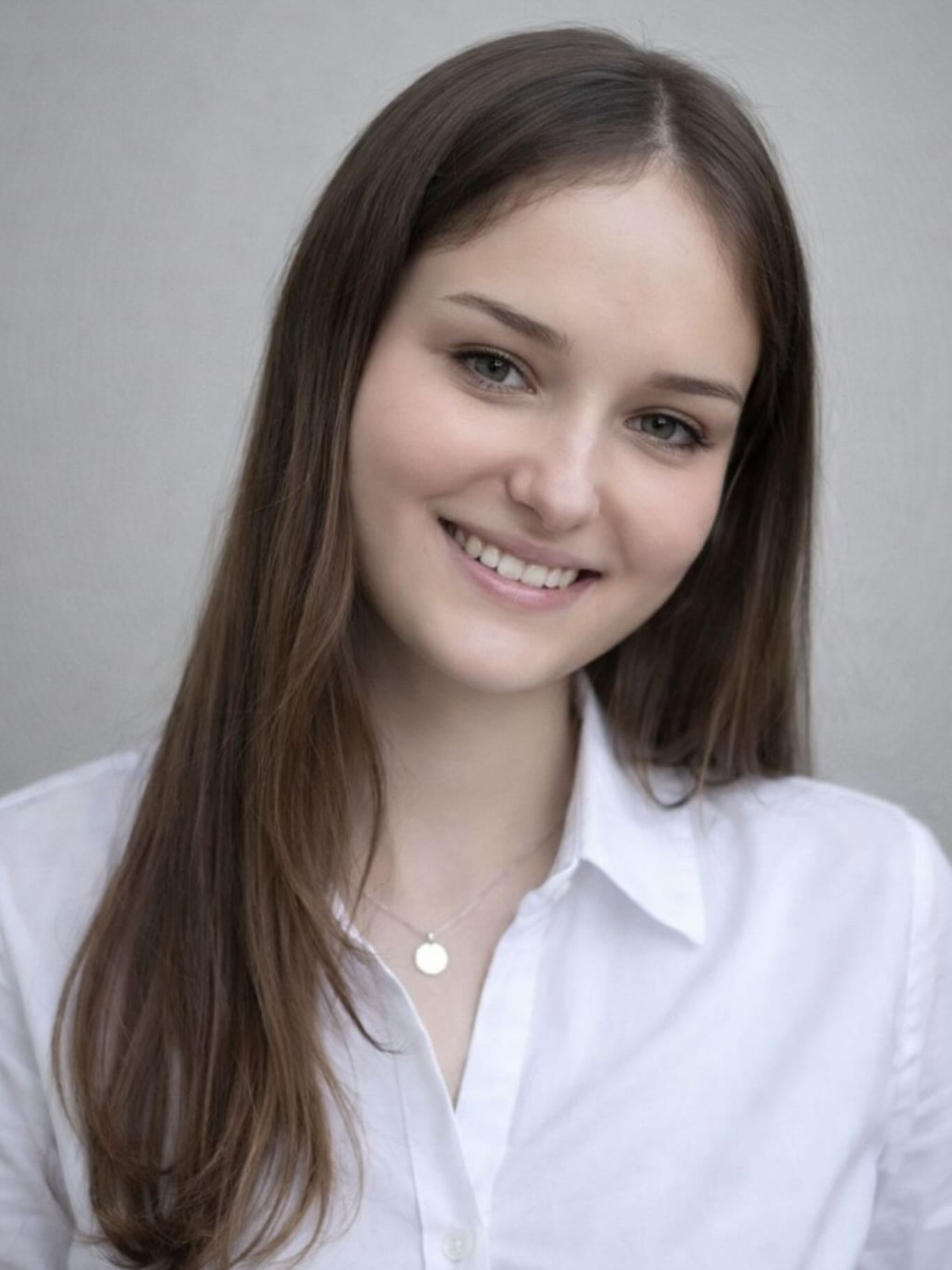 Bild aus dem Instagram-Beitrag &laquo;Wir freuen uns sehr, Am&eacute;lie als neue Praktikantin an der LMS begr&uuml;ssen zu d&uuml;rfen&raquo;