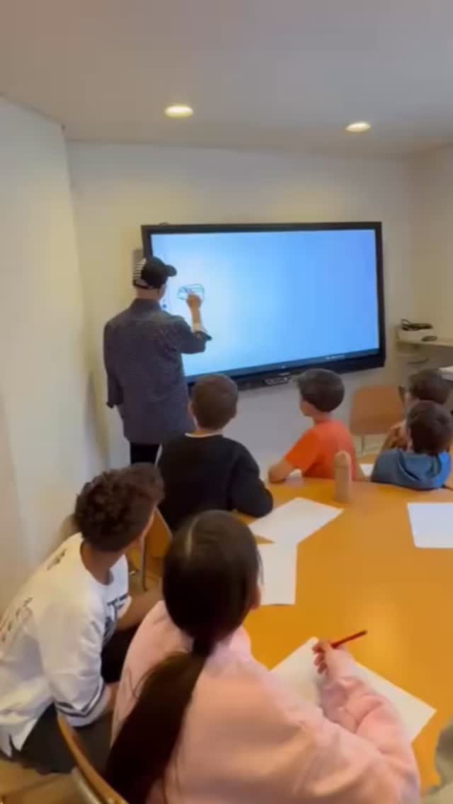 Bild aus dem Instagram-Beitrag &laquo;Vor einiger Zeit haben unsere Sch&uuml;lerinnen und Sch&uuml;ler gemeinsam mit Regisseur &hellip;&raquo;